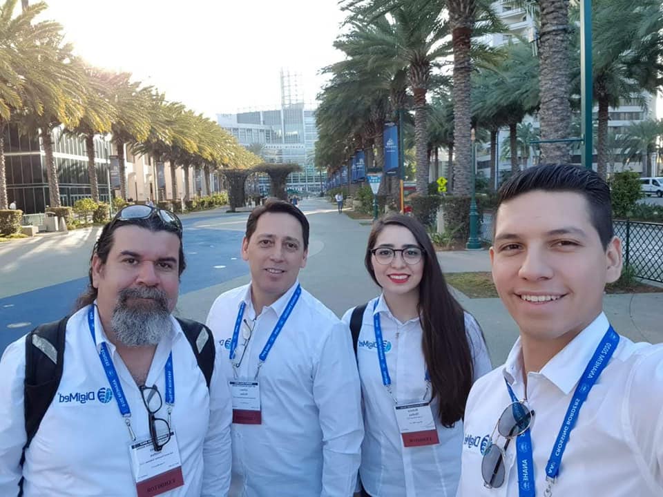 Equipo de Patologia360 listo para atender a su laboratorio